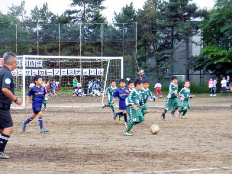 ちびっこサッカーフェス 藻南fc 札幌市 が24チームの頂点に 鹿島道路北海道支店が主催 建設通信新聞digital