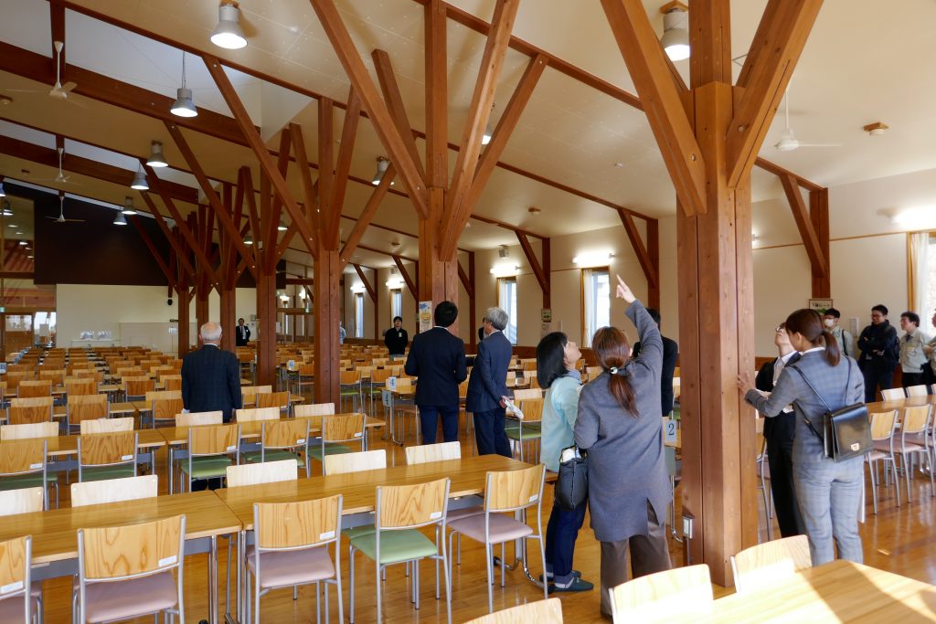 公共建築の日 建築系大学院生ら向けに木造建築の見学会を開催 建設通信新聞digital
