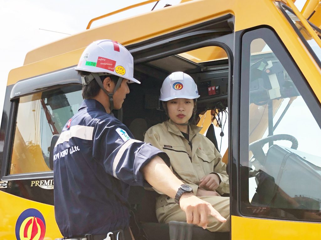 神奈川建設重機協組 インターンシップ通し 工高生がクレーンオペレーターの仕事の魅力を体感 建設通信新聞digital