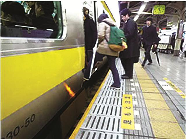 ｊｒ東日本 中央線 飯田橋駅 のホームを新宿方に２００ｍ移設して直線化 完全に姿を消した 旧西口駅舎 公開された完成イメージ 東京 大阪 都心上空ヘリコプター遊覧飛行