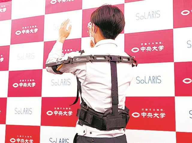 内装 天井作業を補助 中央大初のベンチャー企業 Solaris 上腕アシスト装置を開発 建設通信新聞digital