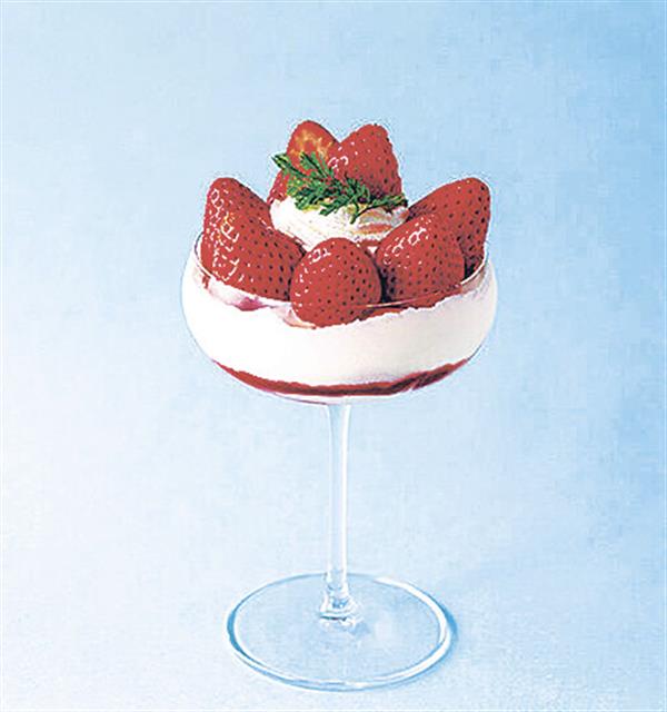 ②　いちごパフェ☆ Parlor hana bySN】 セイイチロウニシゾノさんプロデュースの