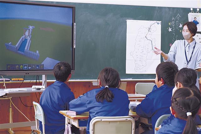 構造物をマインクラフトで紹介。小学校の授業に新風を吹き込む