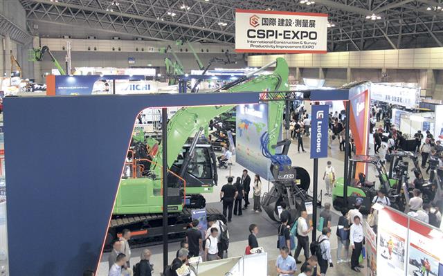 多くの建設業関係者でにぎわう前回開催の会場