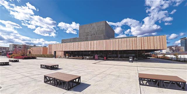 高畑氏（左）と江副氏