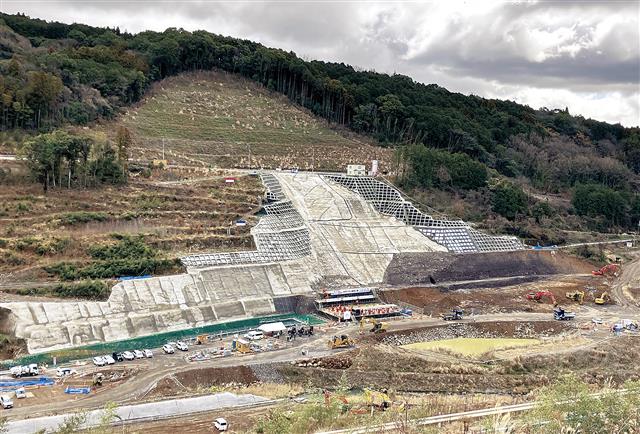 カーボンニュートラルダムを目指し工事が本格化するダムサイト