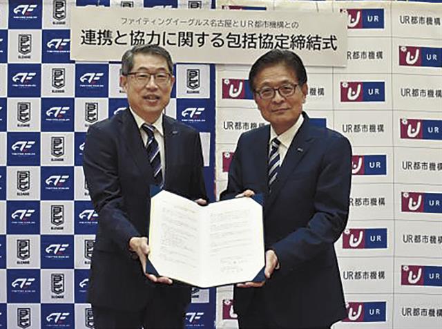 成瀬日出夫ＦＥ名古屋代表取締役社長（左）と竹内英雄ＵＲ中部支社長