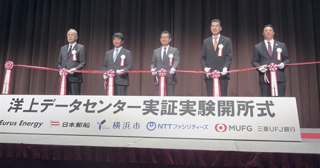 関係者によるテープカット