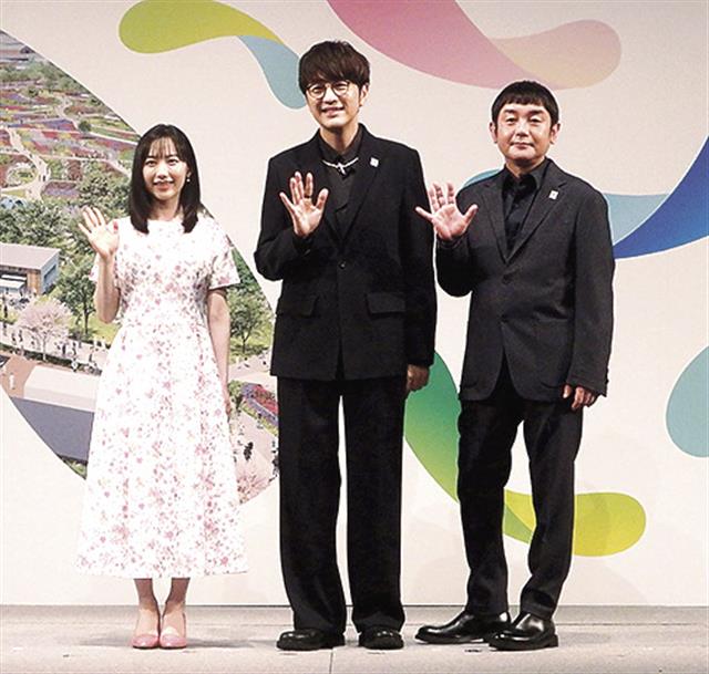 芦田さん（左）とゆずの二人