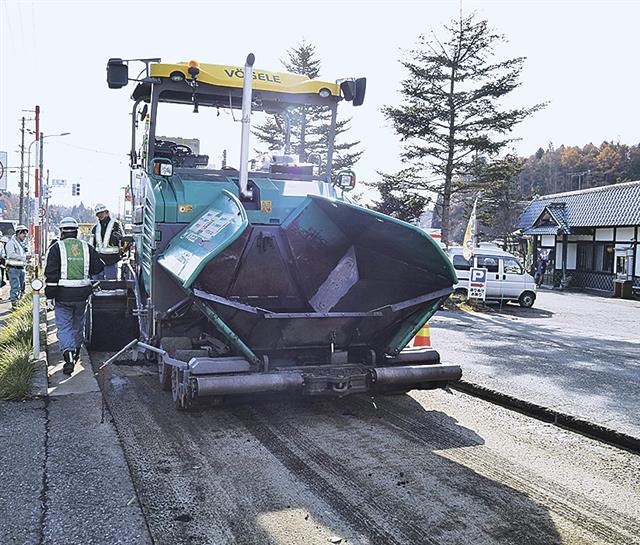 石油製品の供給不安定化が長期化すれば、道路舗装工事などにも影響が及ぶ恐れがある