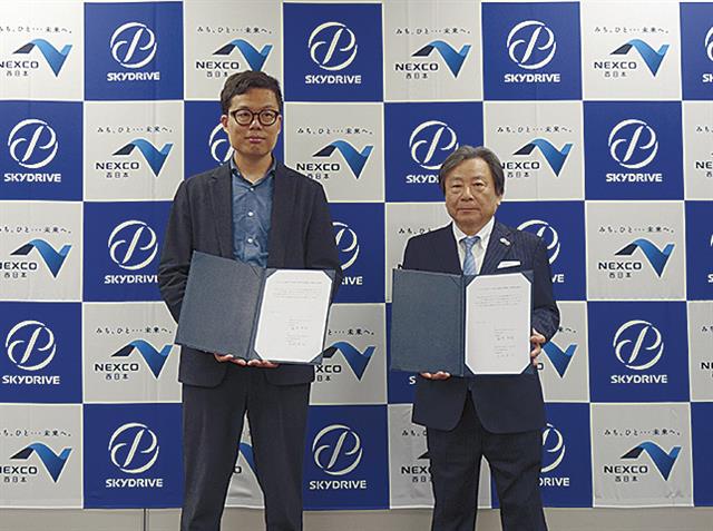 福澤ＣＥＯ（左）と芝村社長