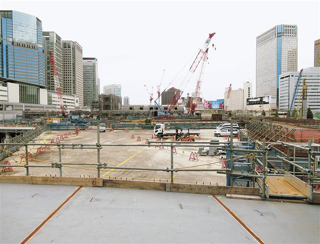 線路上空に大規模な人工地盤を構築
