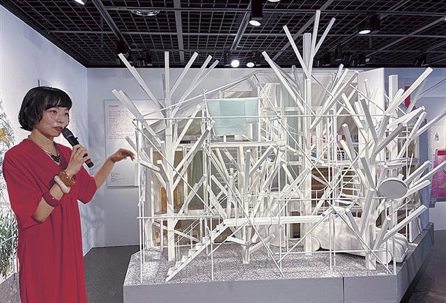 『ｄａｉｔａ２０１９』大型模型を紹介する山田氏