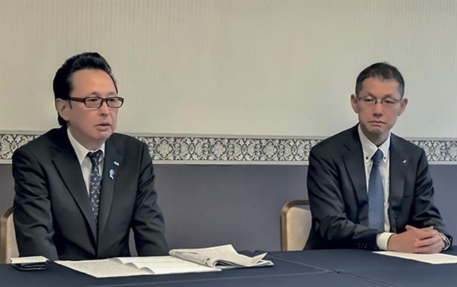馬淵会長（左）と大島副会長