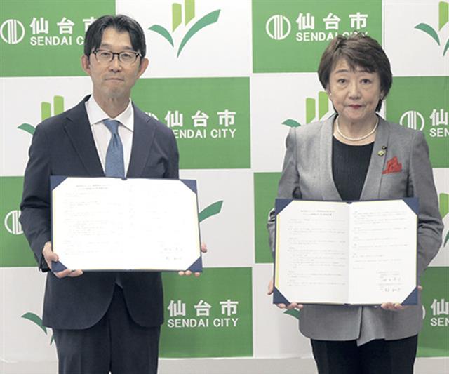 世古理事長（左）と郡市長