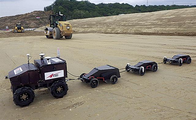 ●（Ａの４乗）ＣＳＥＬ　ＡＧＶのけん引でＧｅｏ－ＤＸ　Ｃｏｍｐａｃｔｉｏｎが盛り土の締め固め品質を測定している