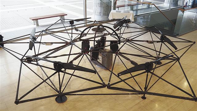 軽量でありながら高強度の構造を持つ大型ドローン「ヒコーロボ」
