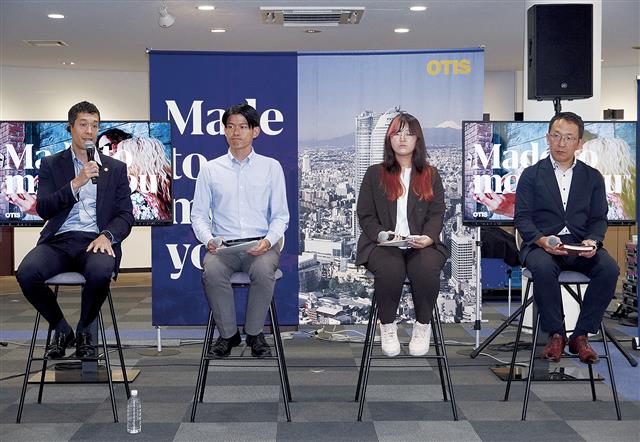 ヨング社長（左）と社員３人が日本オーチス・エレベータのリアルを語った