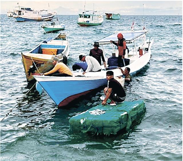マカッサル沖離島の小規模漁船
