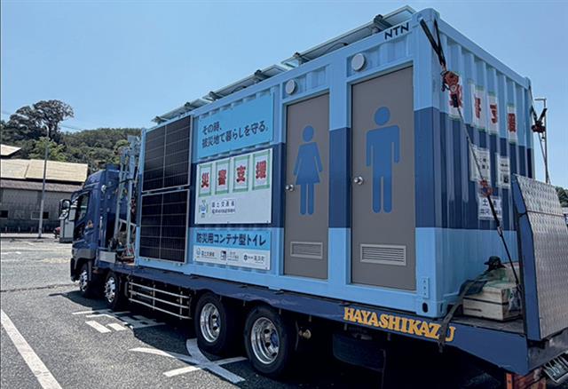 被災地にコンテナ型トイレを設置