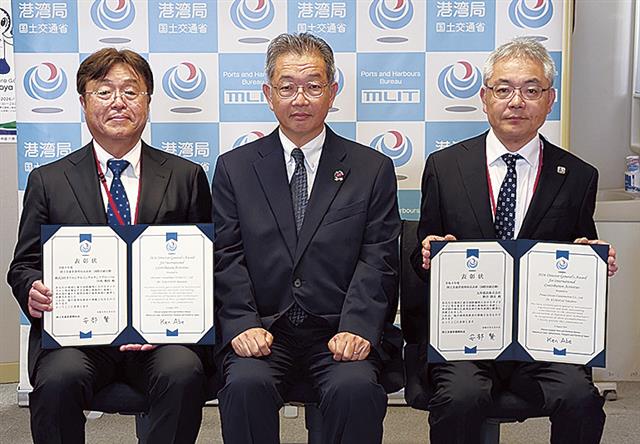 （左から）中西氏、安部局長、熊谷氏　