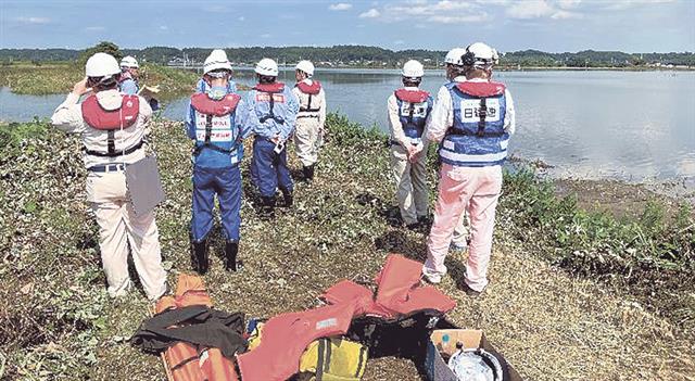 印旛沼破堤部の現場調査