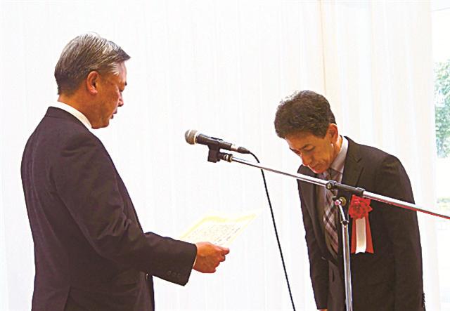 奥野代表取締役（右）