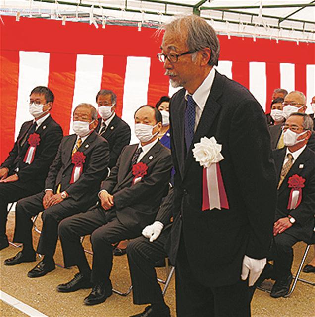 鎌入れの飯田氏