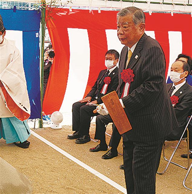 鍬入れの村崎氏