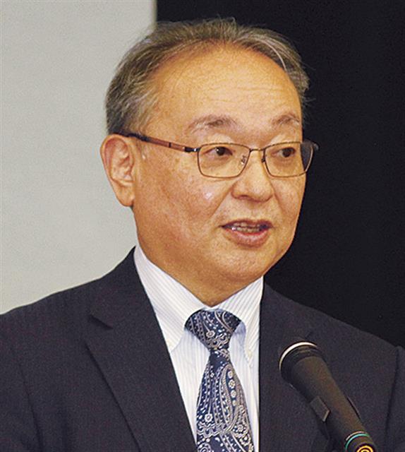 特別賞と優秀賞の表彰式で、８省を代表して祝辞を述べる吉岡国交省事務次官